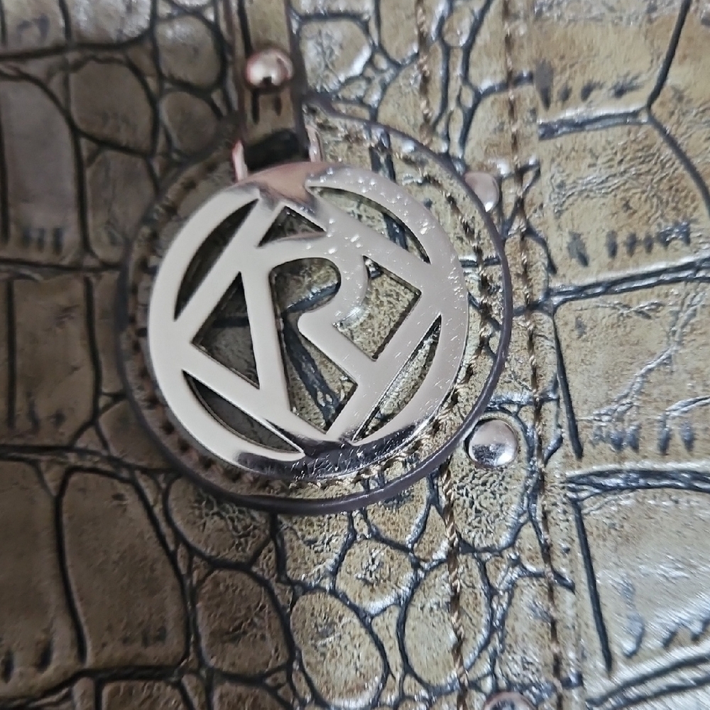 Elegant Crocodile Pattern Handbag - image 5